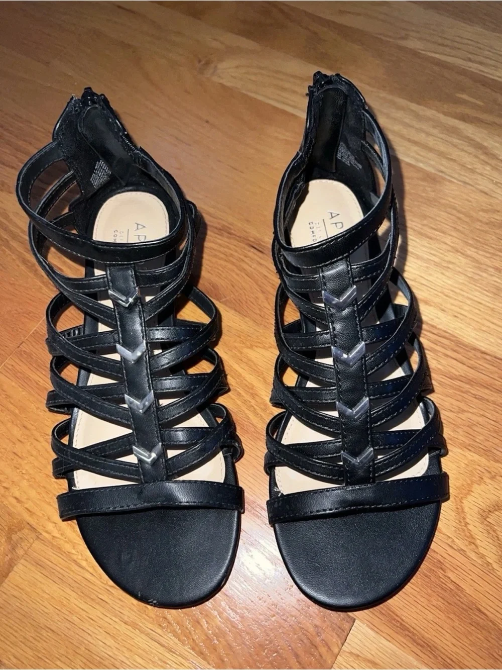 Apt. 9 Women’s Low Kitten Heel Wedge Sandal Gladiator Black Size 8